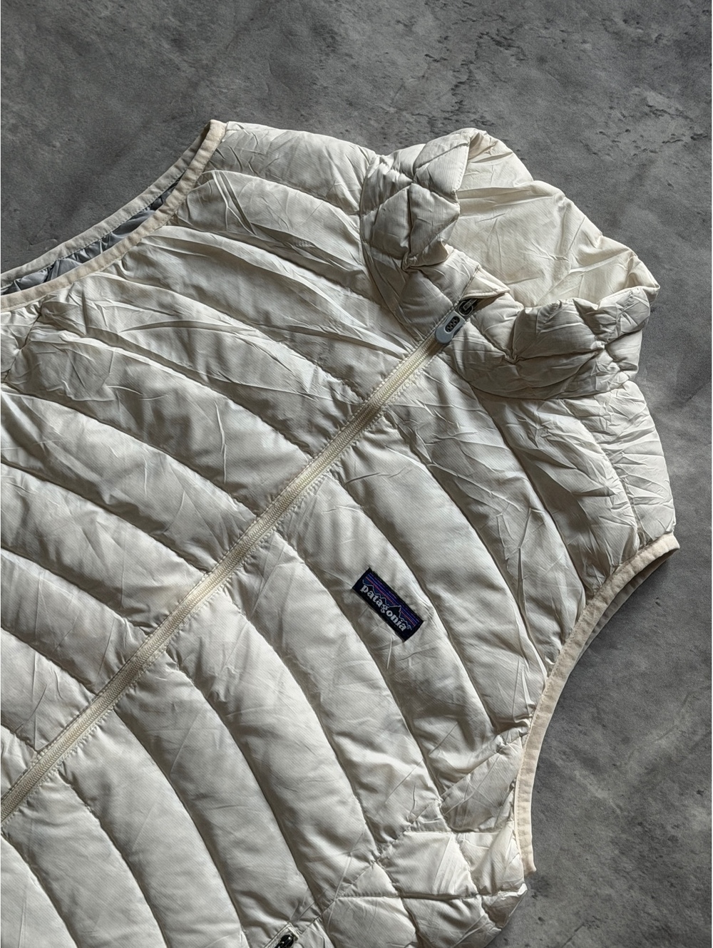 Patagonia Woman’s White Goose Down Vest Size M